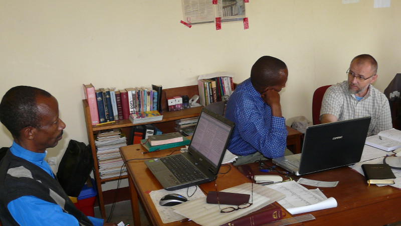 Verificarea finală a traducerii cărții Faptele Apostolilor în shekkacho, Etiopia