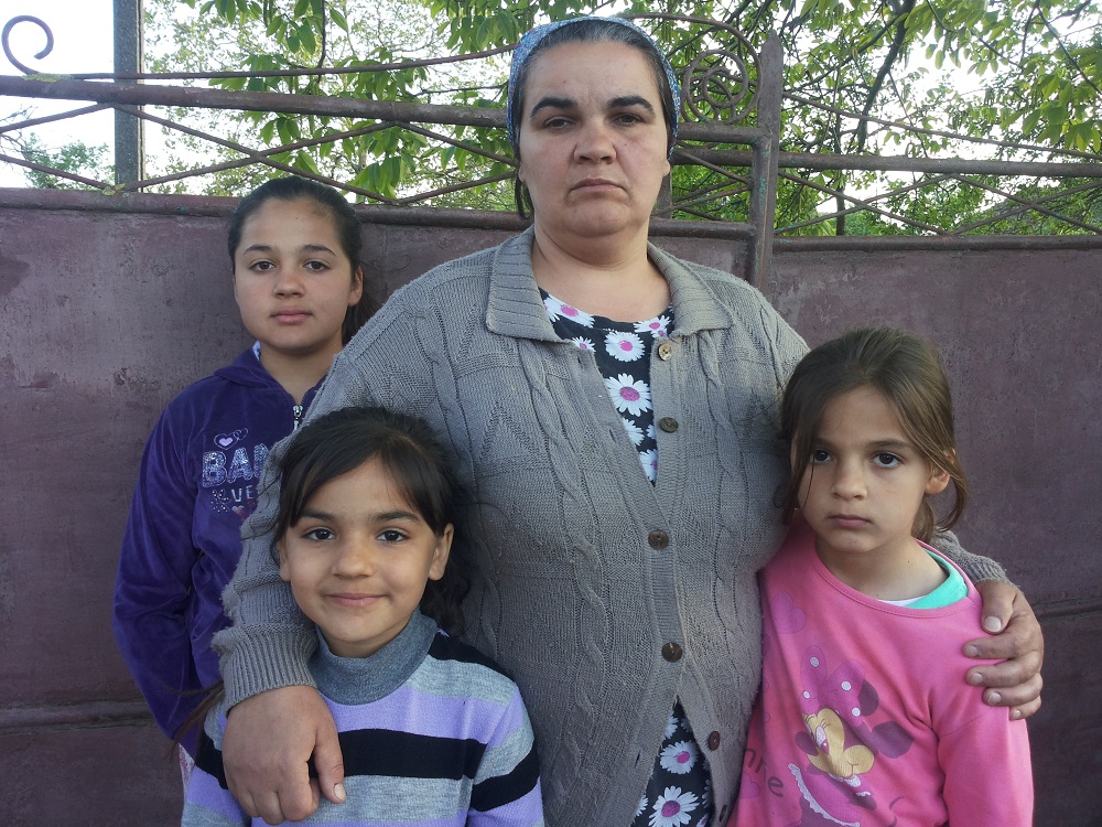  Situatie disperata – 4 fetite penticostale alungate in strada de tatal lor au nevoie de alimente si imbracaminte (Zadareni, jud. Arad)