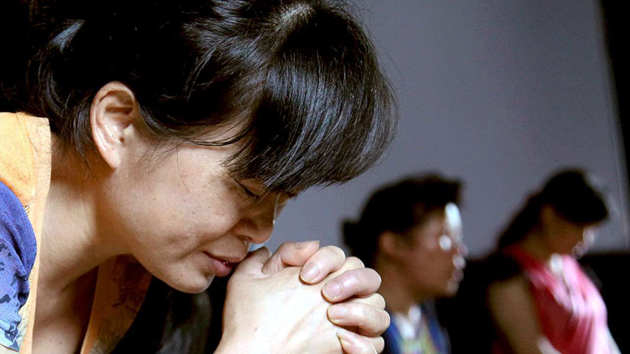 Guvernul chinez forțează familiile sărace să-și abandoneze credința creștină