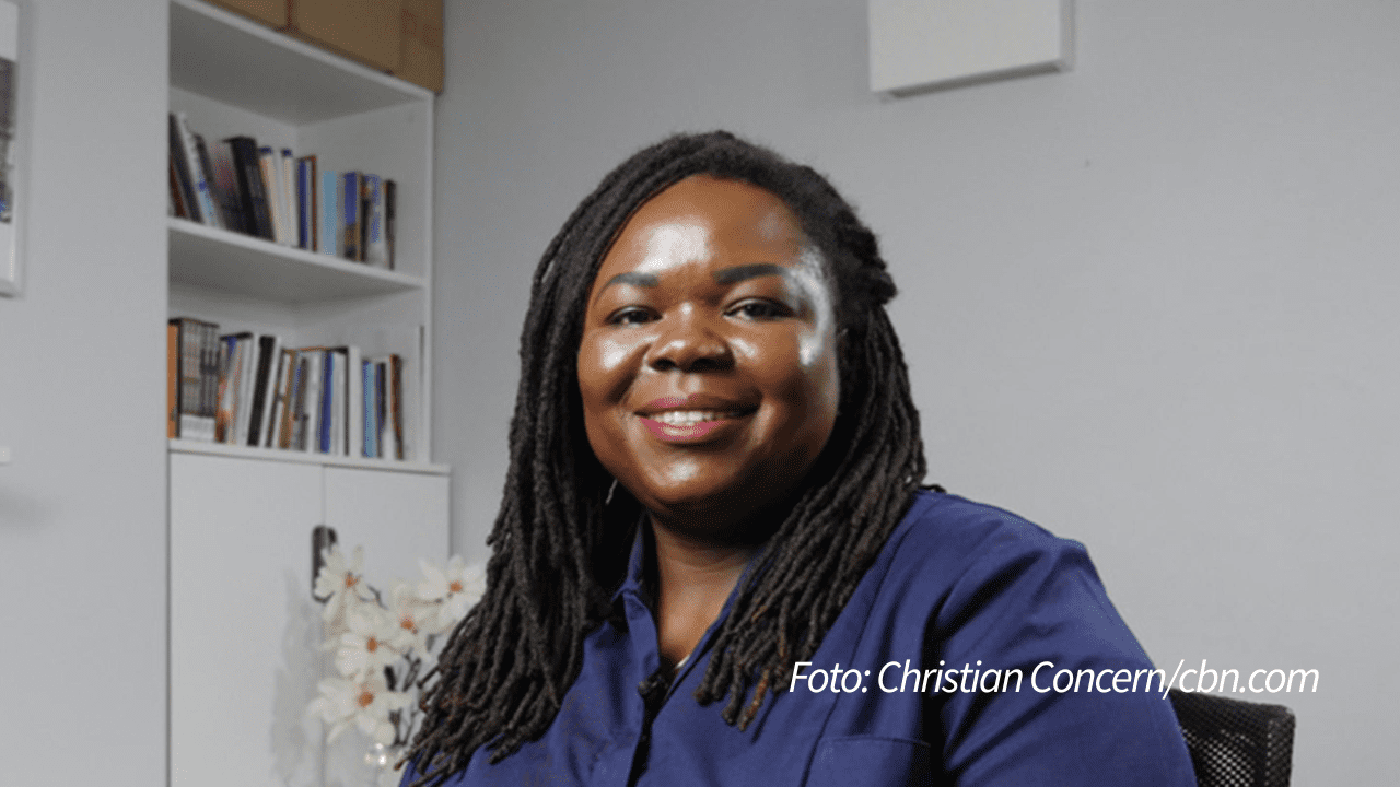 Deputat britanic apără o asistentă suspendată pentru „adresare greșită”