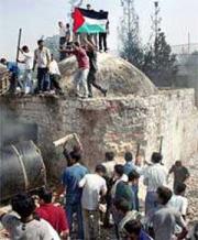 Palestinienii au incendiat mormântul lui Iosif
