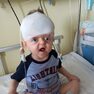 La 3 anișori, cu 6 operații pe creier! Alină suferința unui copilaș!